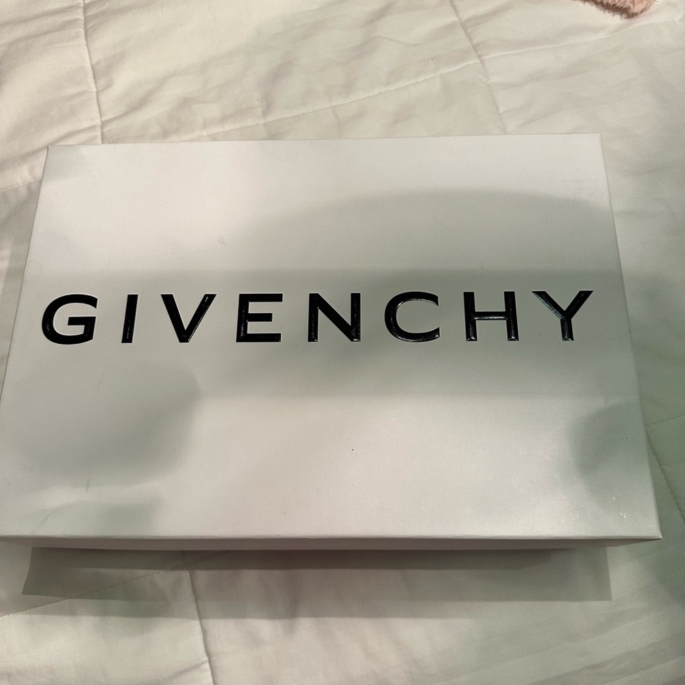 BRAND NEW Givenchy Sneakers - Picture 2 of 8
